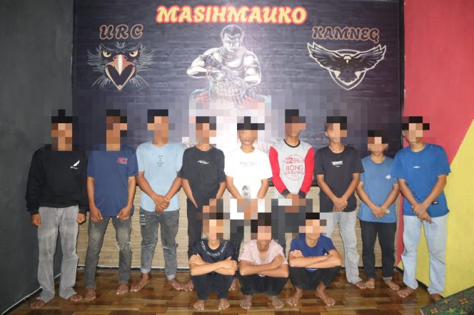 					Sepuluh Anggota Geng Motor Asal Bantaeng Menyerahkan Diri Usai Lempari Rumah Polisi di Bulukumba. (Foto: Ist)