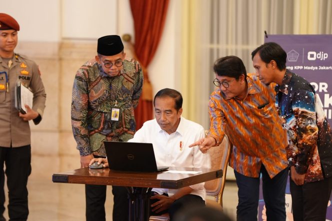 					Presiden Jokowi Bersama Jajaran Menteri Kabinet Lapor SPT Tahunan