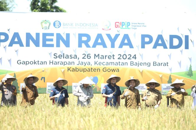 					BI Sulsel Panen Raya Bersama Gapoktan Harapan Jaya Gowa di Lahan 226 Ha
