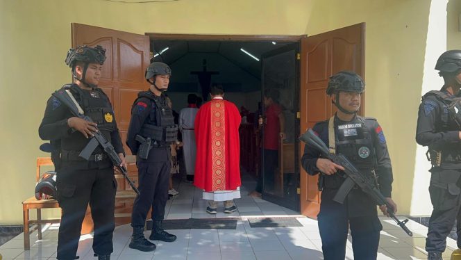 					Brimob Bone Gelar Patroli Sasar Gereja, Ternyata Ini Tujuannya