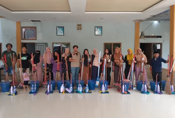 					Terus Bergerak Bantu Masyarakat, Warga Papan Loe: Terima Kasih Huadi Group