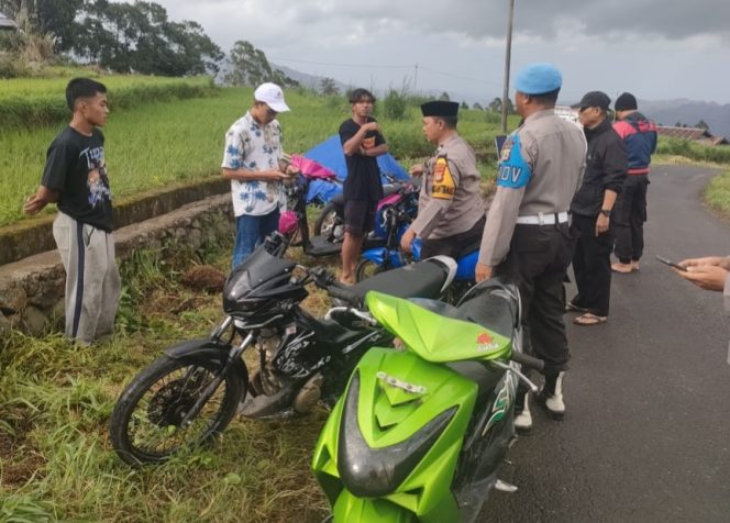 					Personel Polsek Sinjai Barat Razia Aksi Balap Liar. (Foto: Ist)