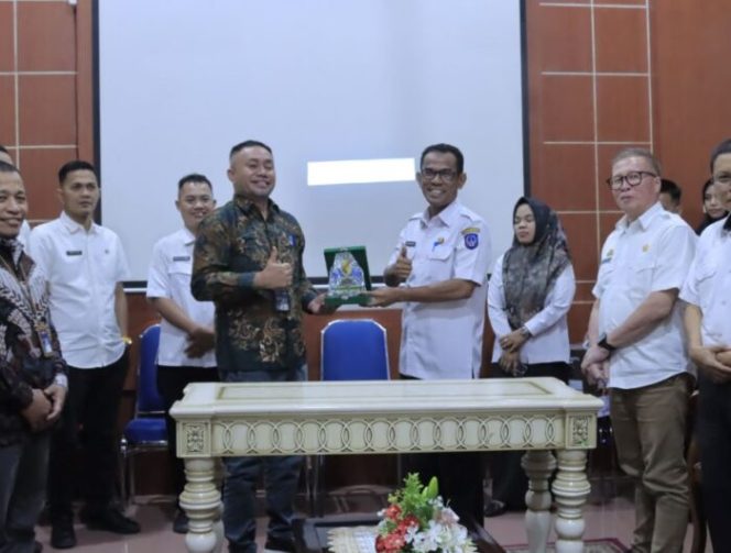 					Tingkatkan PAD, Pj. Bupati Takalar Teken MoU dengan PT. PLN (Persero) tentang PBJT