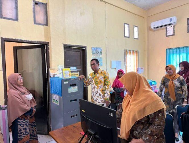 					Pj. Bupati Takalar Pimpin Rapat Terbatas Penguatan Layanan Primer dan Rujukan di Dinas Kesehatan