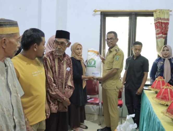 					Tingkatkan Kesejahteraan Masyarakat, Pj. Bupati Takalar serahkan beberapa Bantuan di Kecamatan Mangarabombang