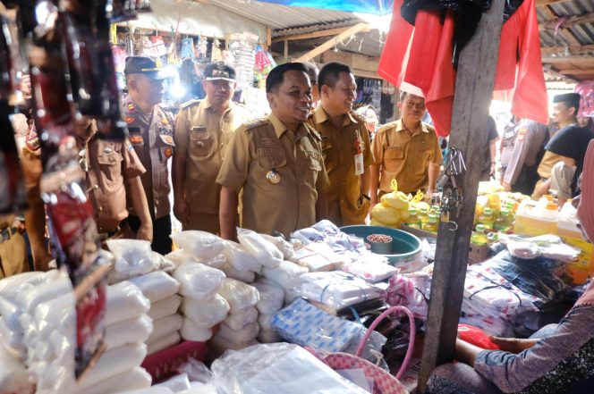 					Jelang Idul Fitri, Pj Bupati Jeneponto Operasi di Pasar Allu