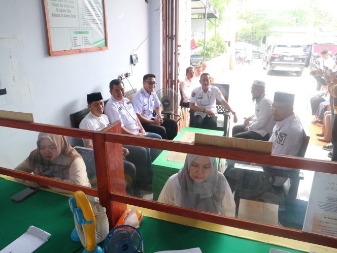 					ASN Setdakab Sinjai Tunaikan Zakat Fitrah Melalui Baznas. (Foto: Ist)