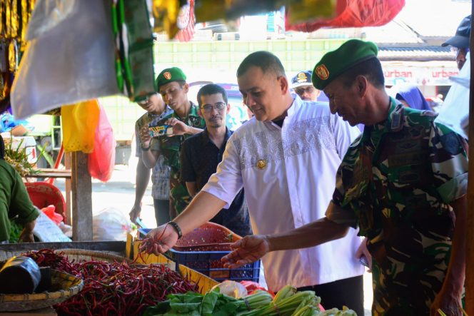					Pj Bupati Sinjai Operasi Pasar Sentral: Harga Masih Normal