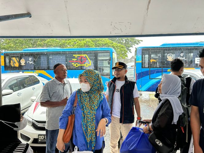 					Pemudik Tiba di Terminal Induk Bulukumba. (Foto: Ist)