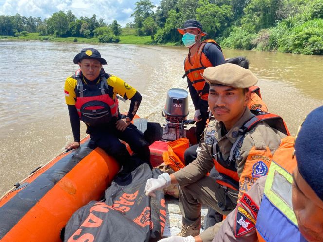 					Tim SAR Gabungan Evakuasi Korban. (Foto: Ist)