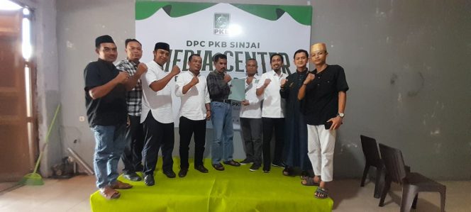 					Tim Pemenangan Amrullah Amsar Mendaftar di PKB Sinjai untuk Pilkada 2024. (Foto: Ist)