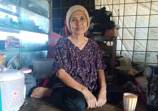 					Jualan Minuman dan Makanan, PKL di Sekitar Huadi Group: Alhamdulillah Bisa Umroh