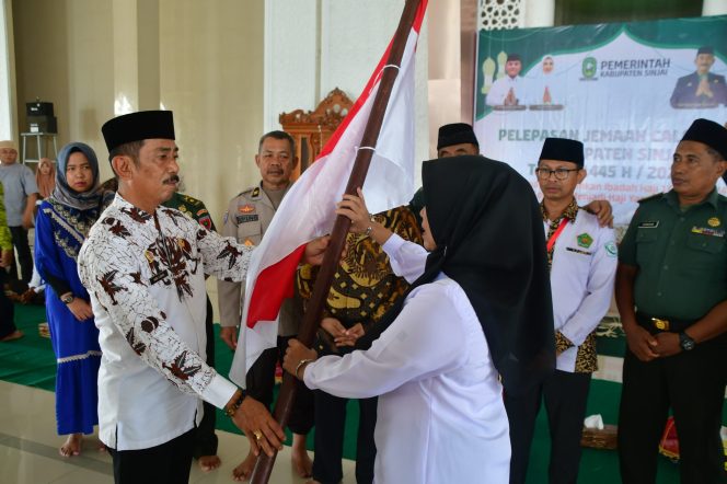 					Sekda Sinjai Andi Jefrianto Asapa Melepas 240 Jemaah Haji. (Foto: Ist/ Humas)