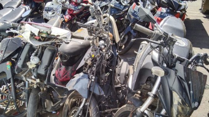					Barang Bukti Kendaraan Kasus Kecelakaan Lalulintas yang Ditangani Satlantas Polres Bulukumba. (Foto: BERITA.NEWS/ Syarif)