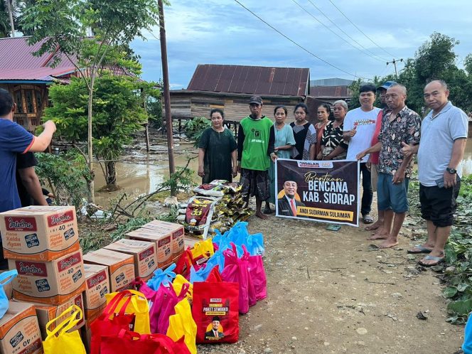 					Andalan Peduli dan AAS Community Salurkan Bantuan Korban Banjir Sidrap