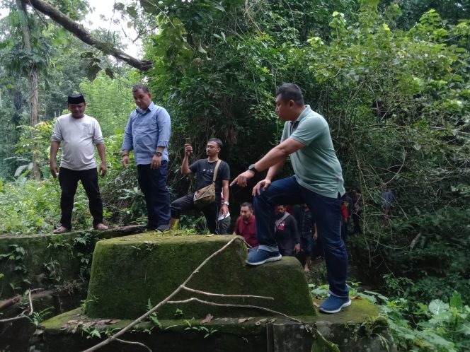 					Pj Bupati Sinjai Tinjau Langsung Tanggul Irigasi yang Ambruk di Pattallassang