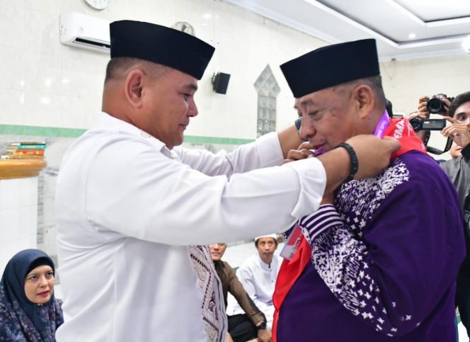 					Pj Bupati Sinjai Berangkatkan 240 JCH ke Asrama Haji Sudiang Makassar