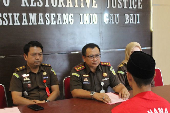 					Kejari Selayar Berhasil Terapkan Restorative Dalam Penyelesaian Kasus Pencurian