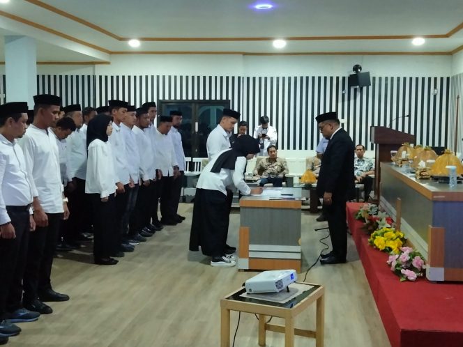 					Pelantikan anggota PPK Pilkada 2024 oleh KPU Sinjai. (Foto: Ist)