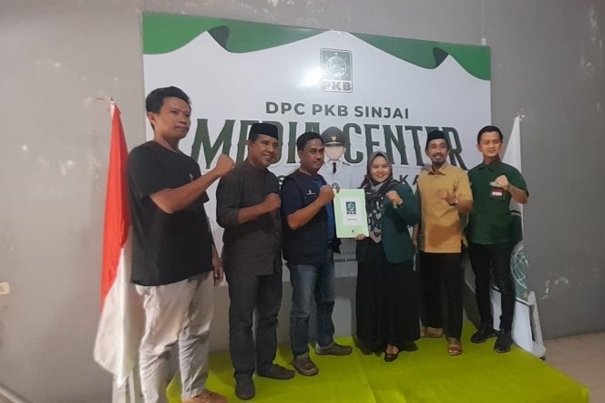 					Pengambilan Formulir Pendaftaran Bakal Calon Bupati di PKB Sinjai. (Foto: Ist)