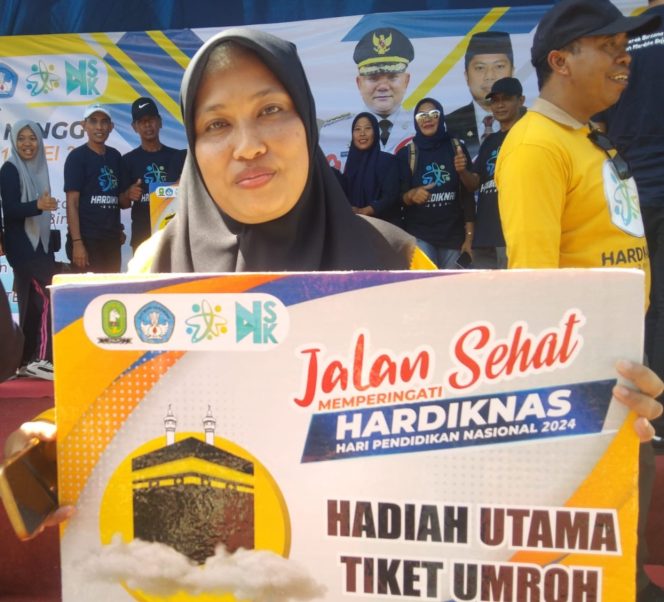 					Berkah Hardiknas, 4 Guru di Sinjai Dapat Paket Umroh