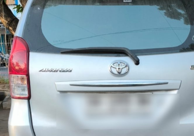 					Kendaraan roda empat milik perusahaan leasing 