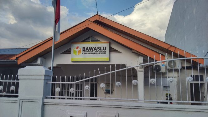 					Kantor Bawaslu Bulukumba, Jl Kusuma Bangsa, Kel. Caile. (Foto: BERITA.NEWS/ Syarif)
