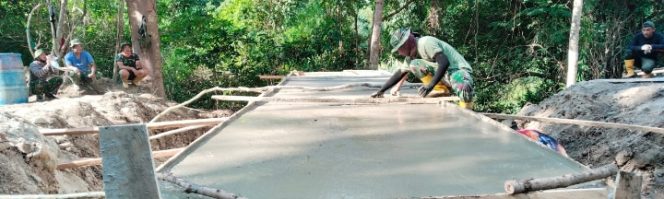 					Perintisan, Pelebaran Jalan Tuntas, Satgas TMMD ke 120 Kodim Selayar Kebut Pembuatan Plat Duicker dan Pengerasan