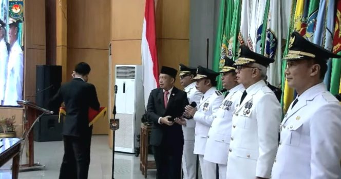 					Mendagri Lantik 5 Pj Gubernur, Prof Zudan dan Bahtiar Tukar Posisi