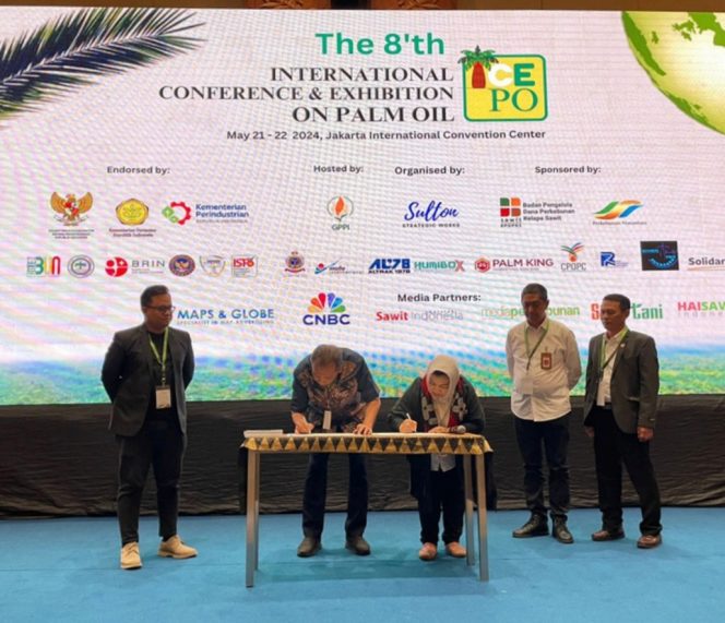 					Penandatanganan Kerjasama MoU antara PT. SCI dan GPPI tentang Pengembangan Budidaya Kelapa Sawit di Sulawesi (dok)