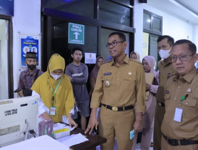 					Pastikan Masyarakat Mendapat Pelayanan yang Maksimal, Pj. Bupati Takalar Sidak ke RSUD dan Puskesmas