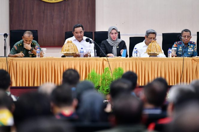 					PJ Gubernur Bahtiar Baharuddin Pimpin Rakor Persiapan Pilkada Serentak (dok)