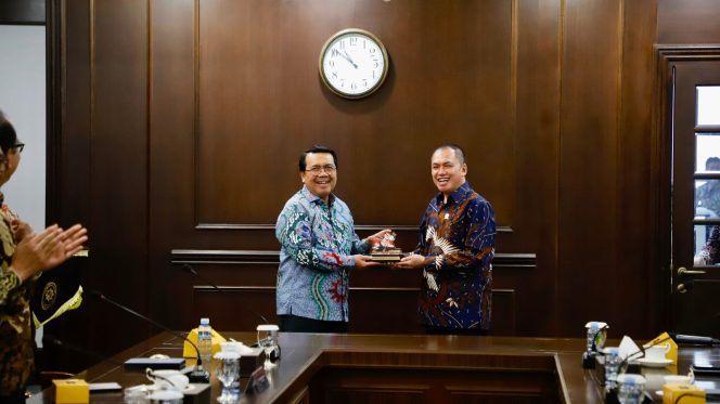 					pertemuan Ketua KPPU, M. Fanshurullah Asa dengan Ketua MA, Prof.Dr.H.M. Syarifuddin,S.H.,M.H. di Gedung MA (dok)