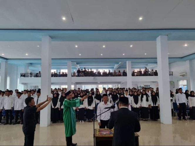 					Pelantikan 240 Anggota PPS dari 80 Desa dan Kelurahan se- Kabupaten Sinjai. (Foto: Ist)