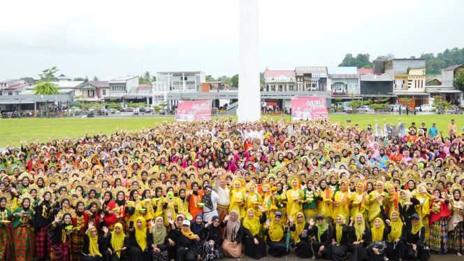 					Seribu Penari Kumpul di Alun-alun Kota Sinjai. (Foto: Ist)