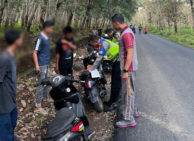 					Personel Polsek Ujung Loe bersama Personel Sat Lantas Polres Bulukumba Tertibkan Aksi Balap Liar. (Dok. Ist)