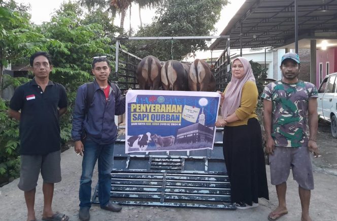 					Dapat 14 Ekor Sapi Kurban, Warga Bantaeng Do’akan Huadi Group