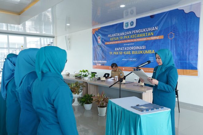 					Herfida Muchtar Lantik 6 Ketua PKK Kecamatan se- Kabupaten Bulukumba