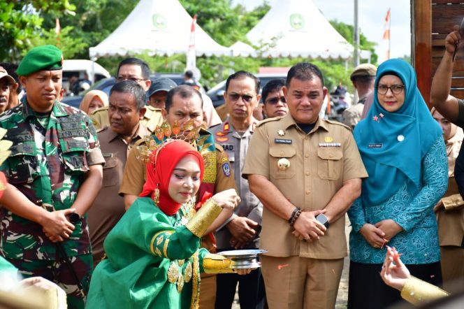 					Penyambutan Tim Penilai Lomba Desa Tingkat Provinsi oleh Pj Bupati Sinjai, TR Fahsul Falah. (Dok. Ist/ Humas)