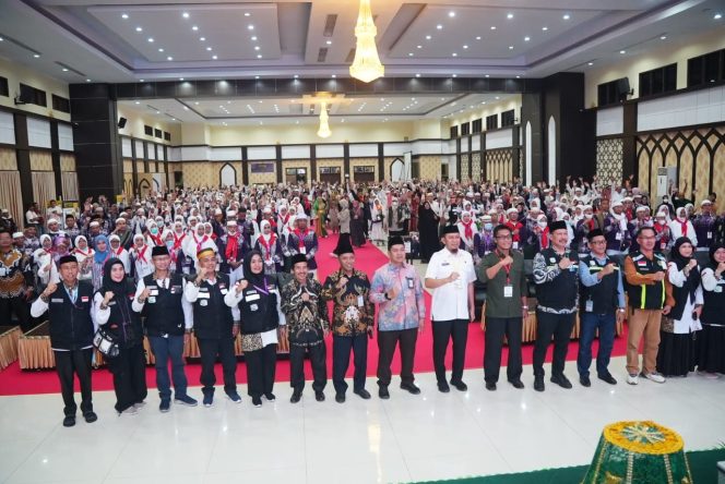 					Disambut Pihak Pemkab, Jemaah Haji Sinjai Tiba di Makassar