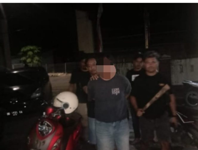 					Terduga Pelaku Penganiayaan Saat Diamankan Tim Resmob Polres Sinjai. (Dok. Ist)