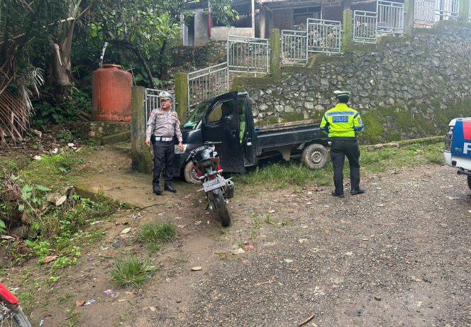 					Personel Sat Lantas Polres Sinjai saat Olah TKP. (Foto: Ist)