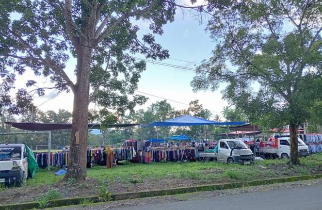 					Pasar Cakar di Area Lapangan Bikeru 1, Kecamatan Sinjai Selatan. (Foto: BERITA.NEWS/ Syarif)