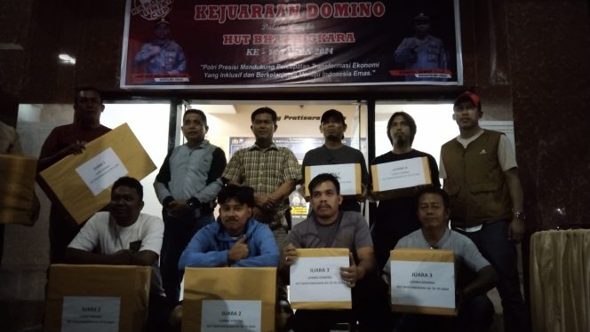 					Para Juara pada Kejuaraan Domino HUT Bhayangkara ke- 78 tahun 2024 Polres Sinjai. (Dok. Berita.News/ Syarif)