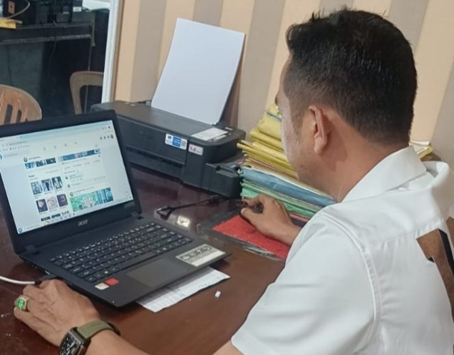 					Personel Unit Tipidter Reskrim Polres Sinjai Pantau Media Sosial. (Dok. Ist)