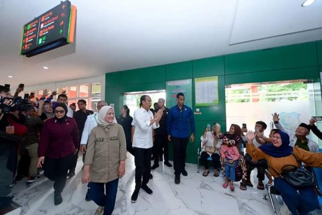 					Presiden Jokowi Saat Berkunjung di RSUD Sulthan Dg Radja Bulukumba. (Dok. Muchlis Jr/ Biro Pers Sekretariat Presiden)
