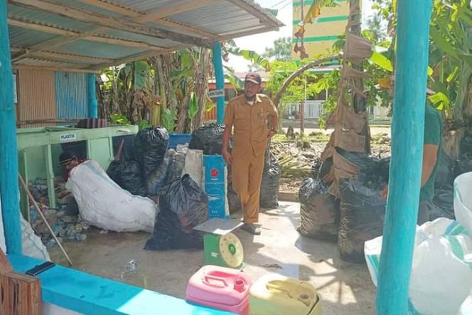 					DLHK Sinjai Beli Sampah Plastik Masyarakat yang Telah Dikumpul di Bank Sampah. (Dok. Ist)