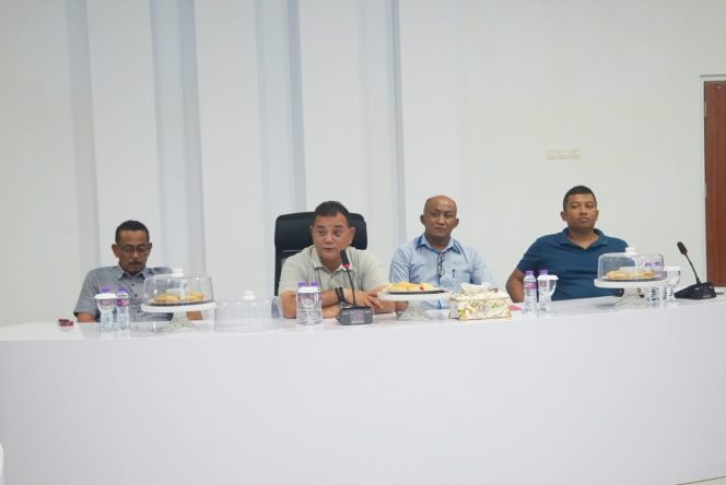 					Rapat koordinasi tersebut dipimpin langsung Pj Bupati TR Fahsul Falah, di Command Center Rumah Jabatan Bupati. (Dok. Ist/ Humas)