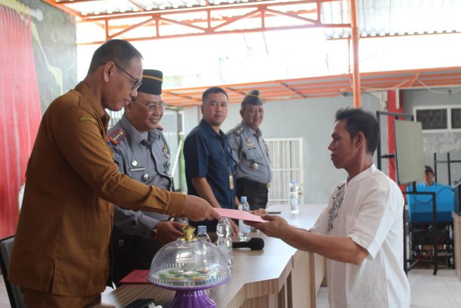 					Warga Binaan Lapas Ikut Program Pendidikan Kesetaraan,Totok Budiyanto: Ayo Semangat Belajar Terus