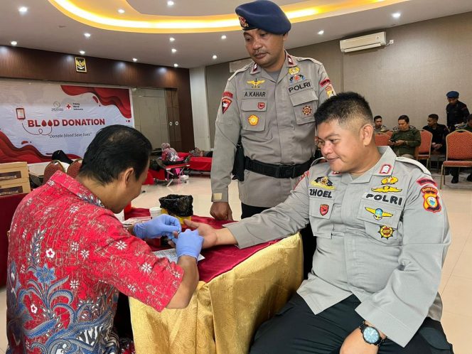 					Pemeriksaan Kesehatan Personel Brimob Bone Sebelum Lakukan Donor Darah. (Dok. Ist)